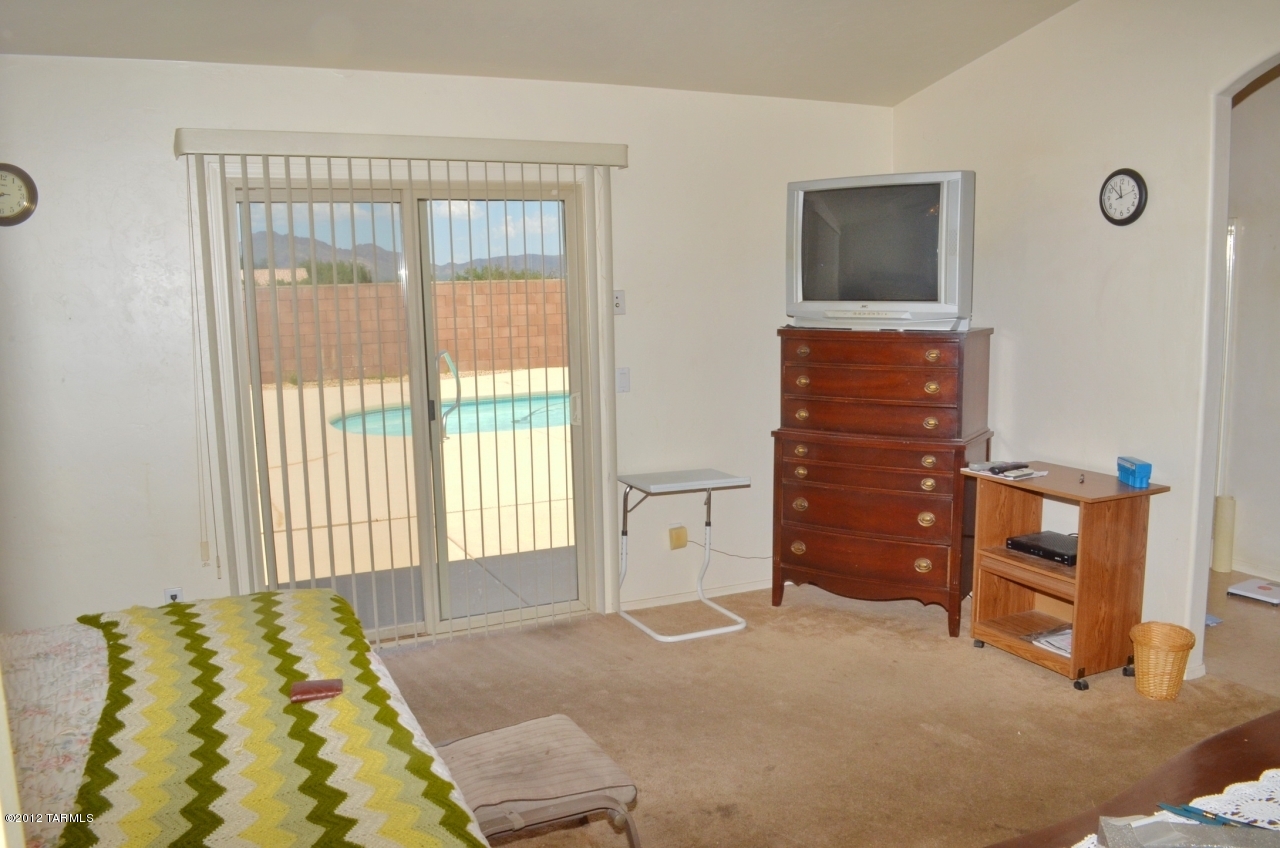 7026 W Resthaven Place