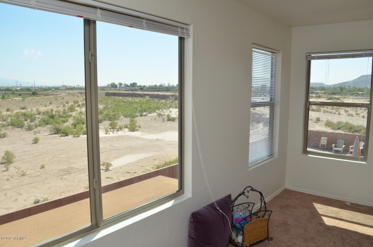 2814 N Silver Island Way