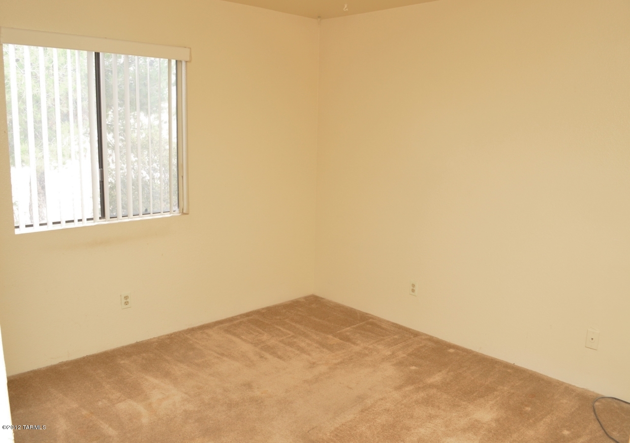 2835 W Sandbrook Lane