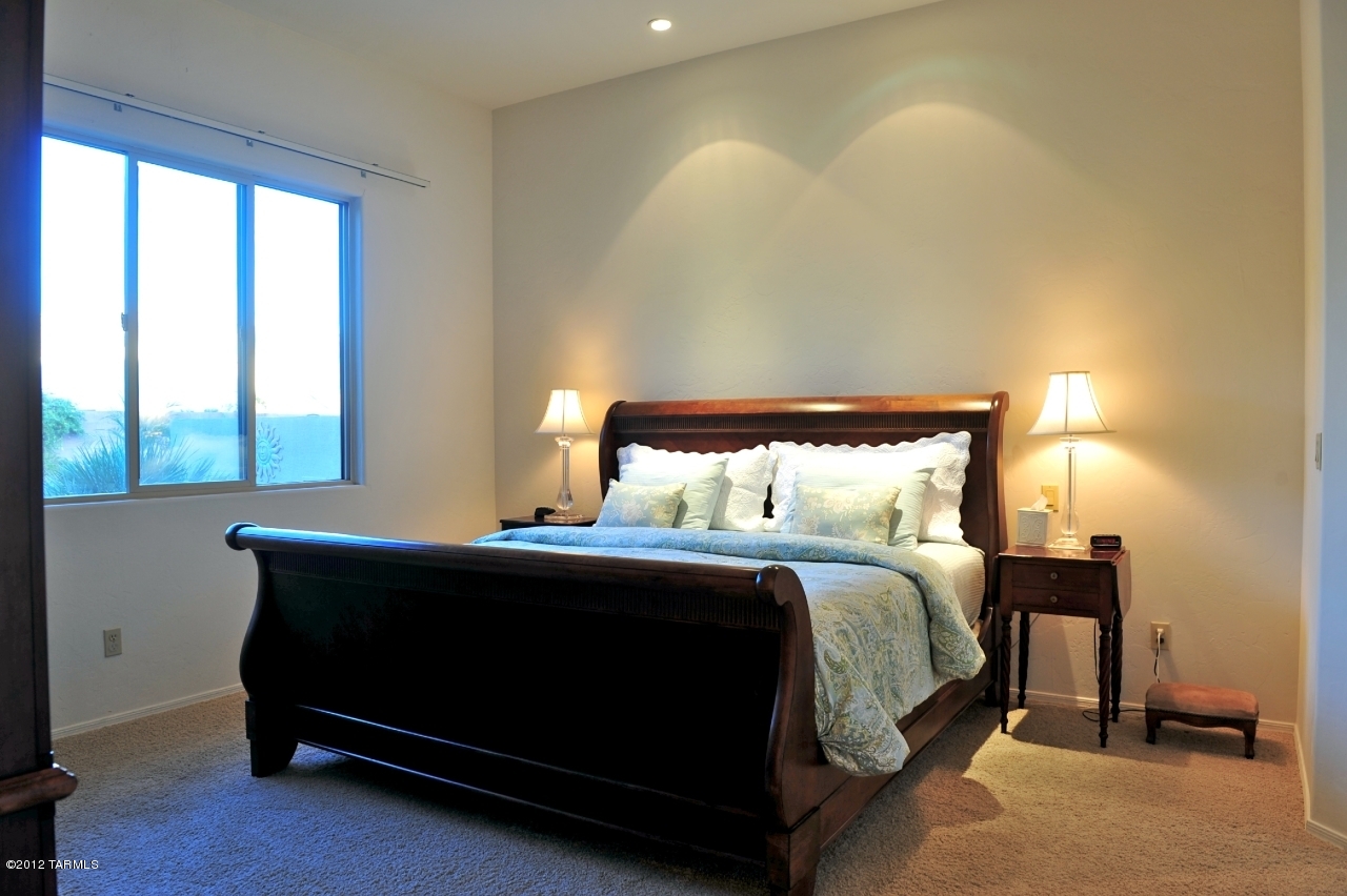 13826 N Silvercreek Place