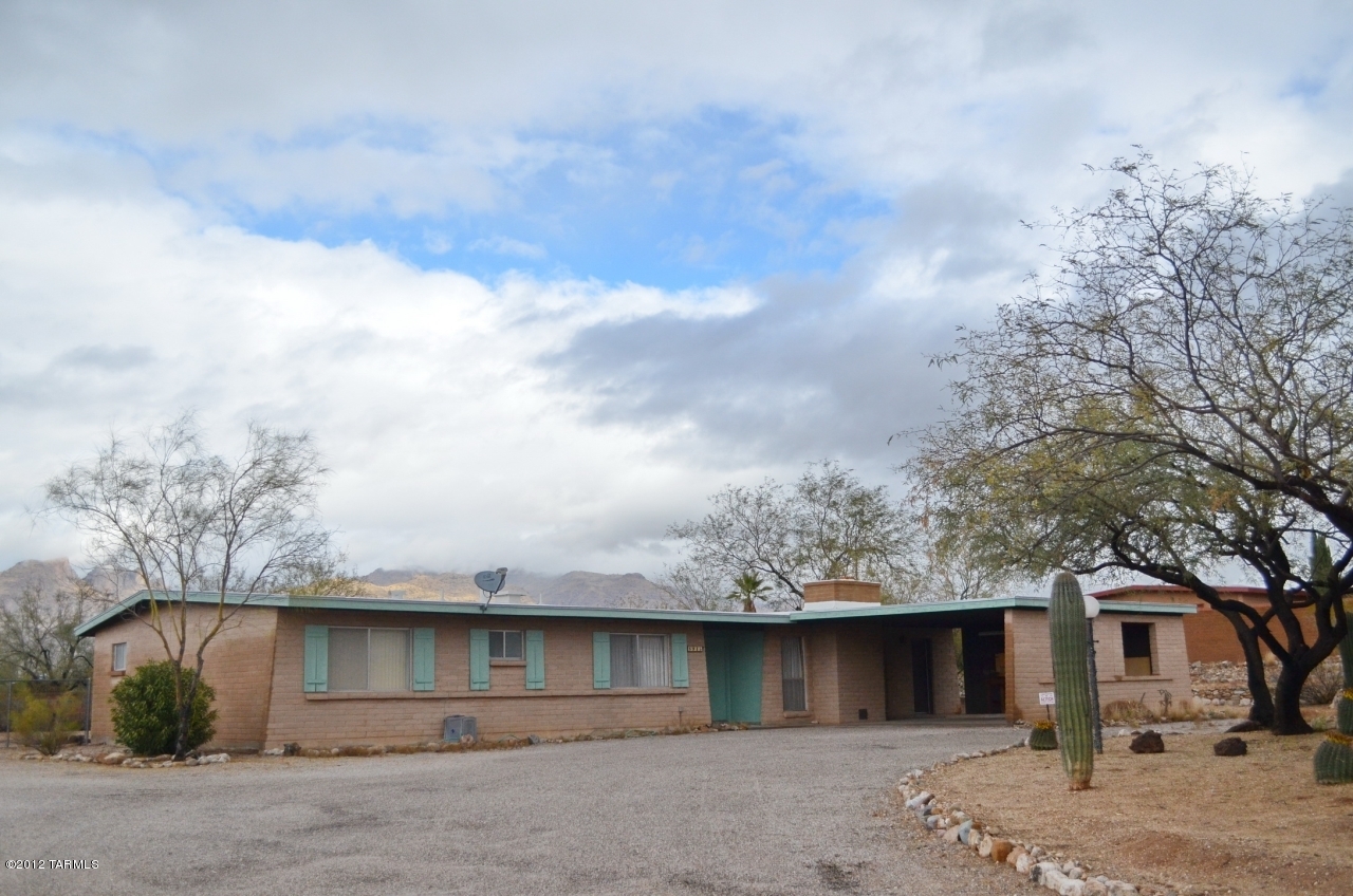 8945 E Indian Canyon Road