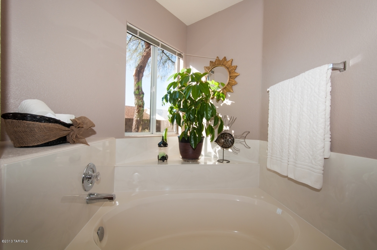 2591 W Camino De La Joya