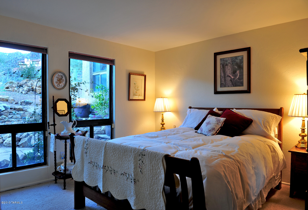 6415 W Lost Canyon Drive