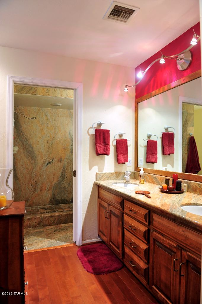 6415 W Lost Canyon Drive