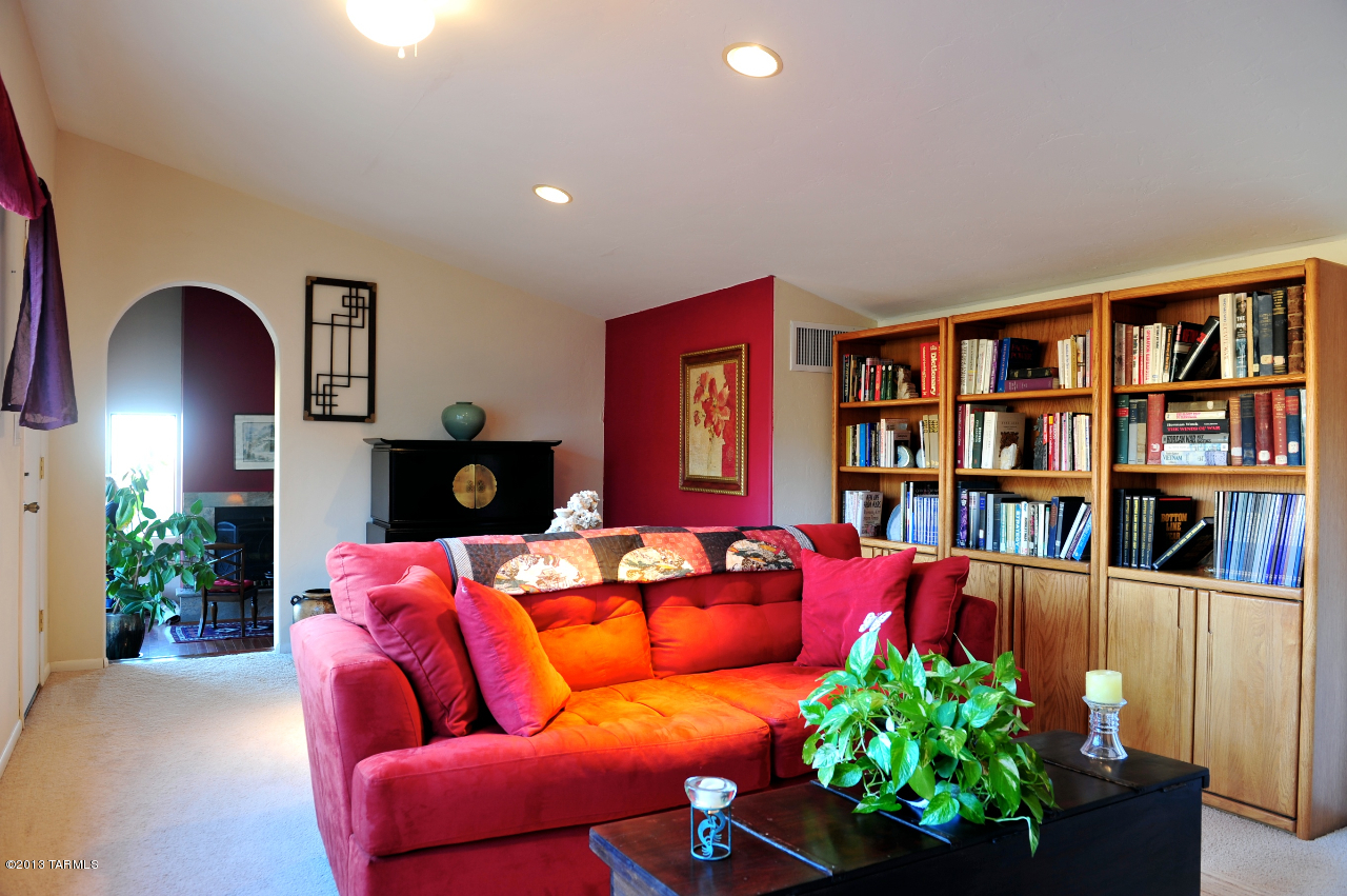 6415 W Lost Canyon Drive