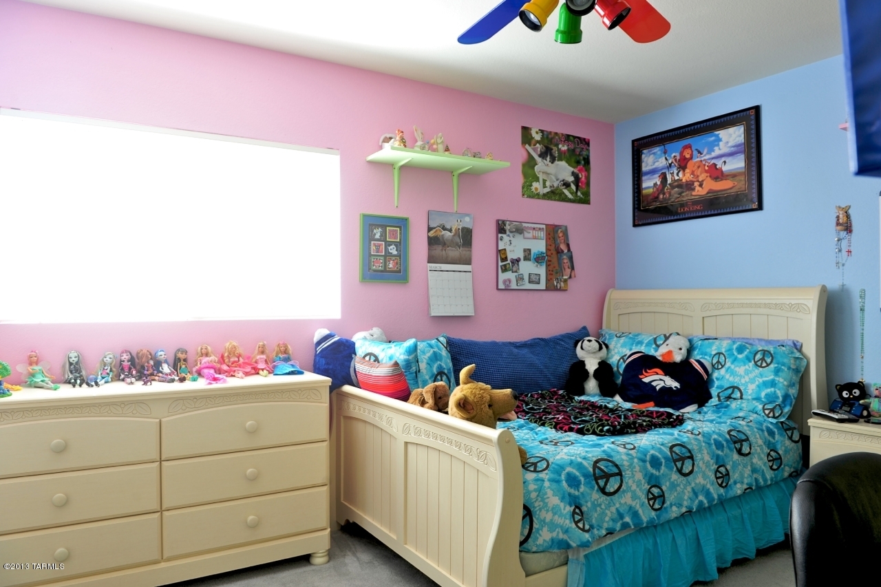 8194 N Stonehill Drive