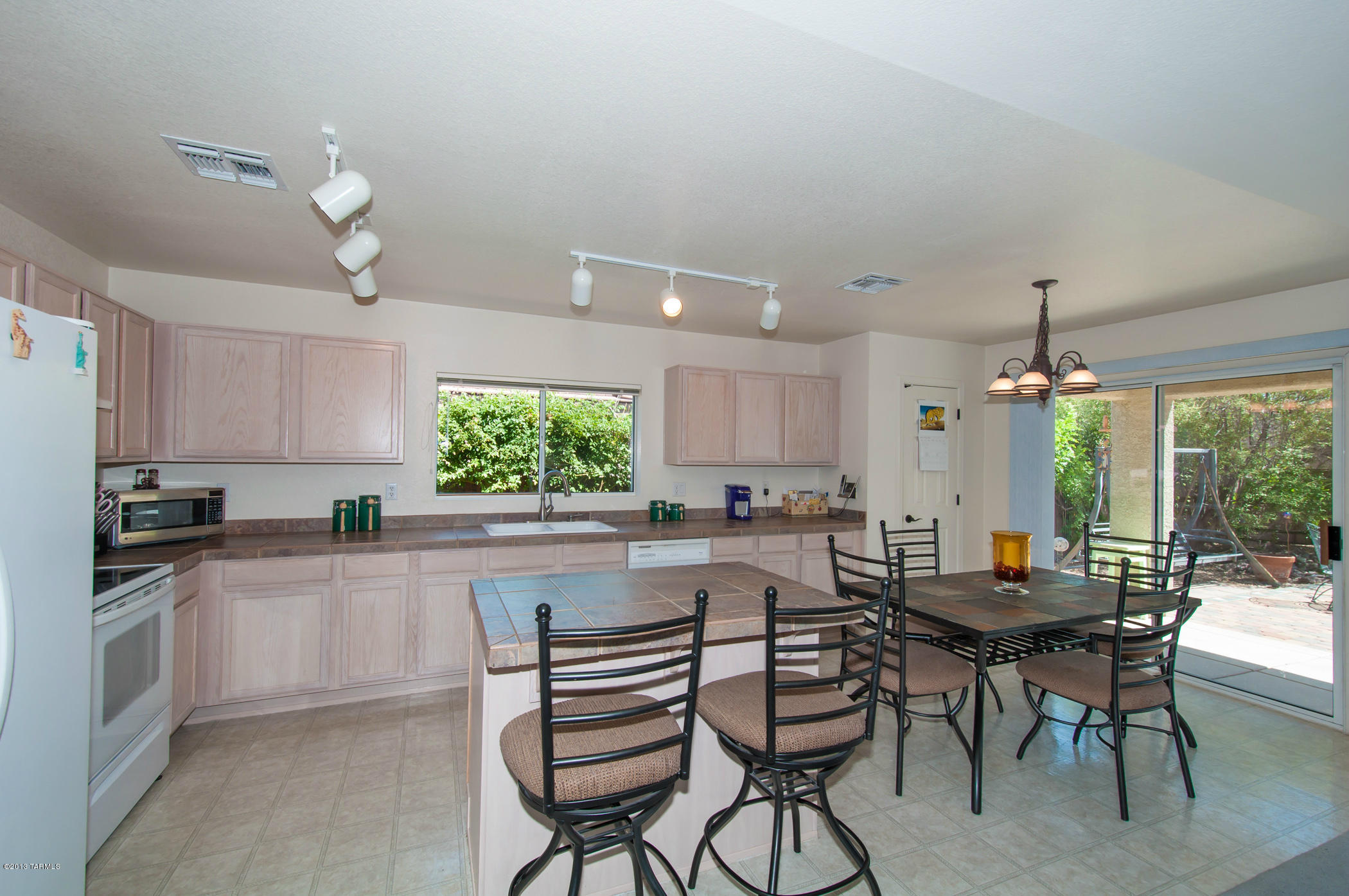 8194 N Stonehill Drive