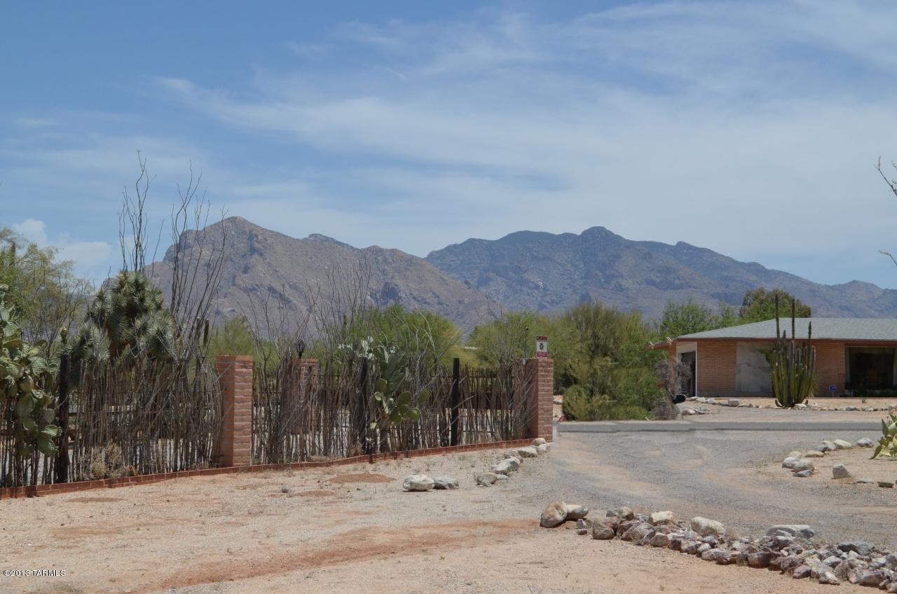 7201 N San Anna Drive