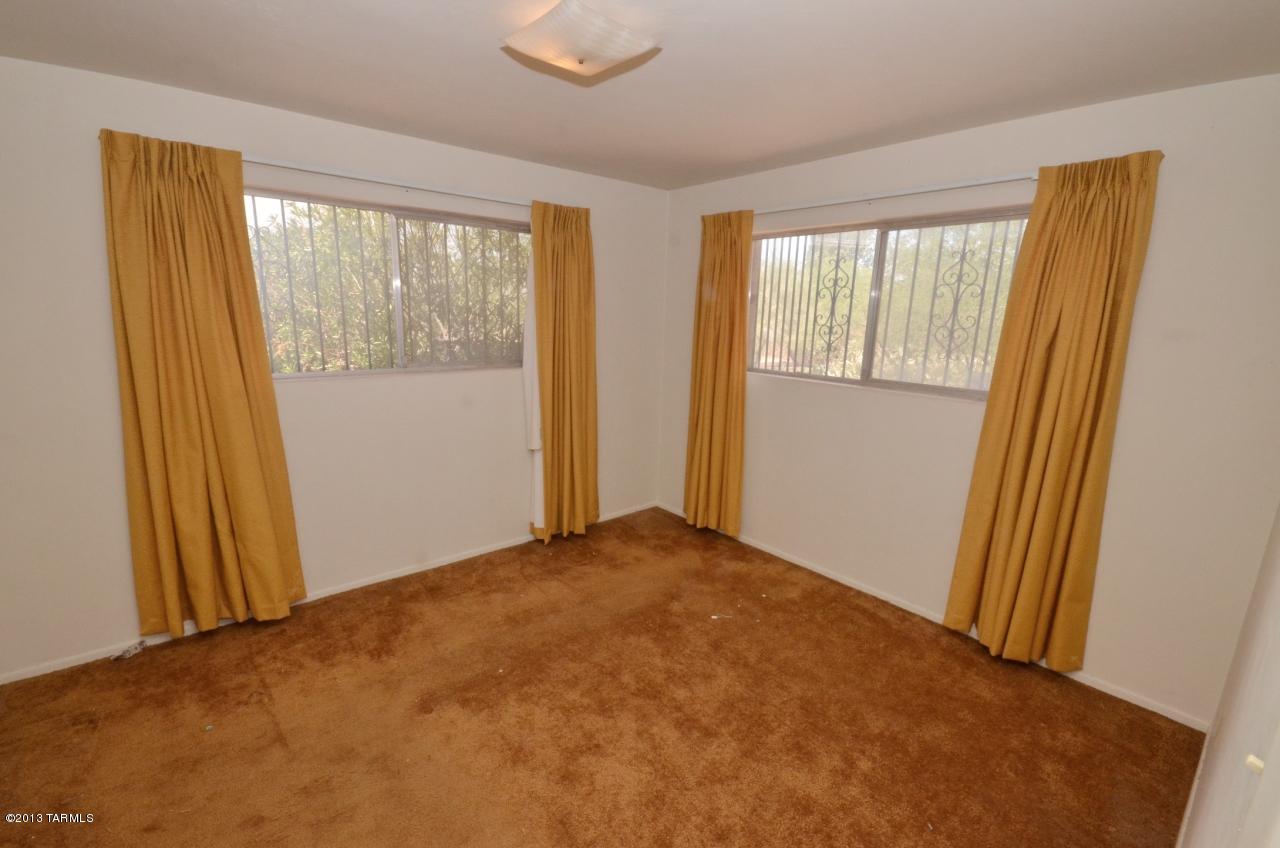 7201 N San Anna Drive