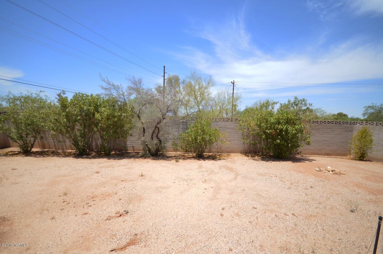 7201 N San Anna Drive