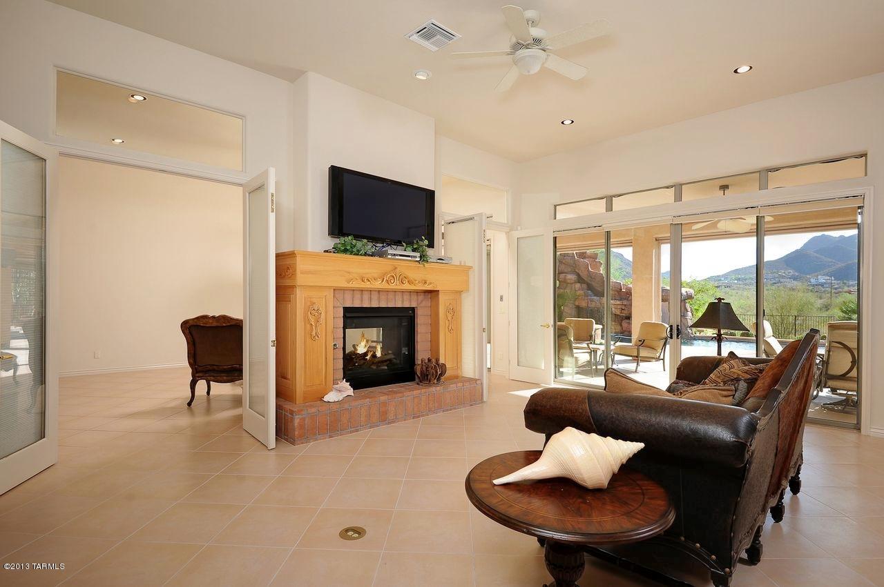 921 N Circulo Zagala