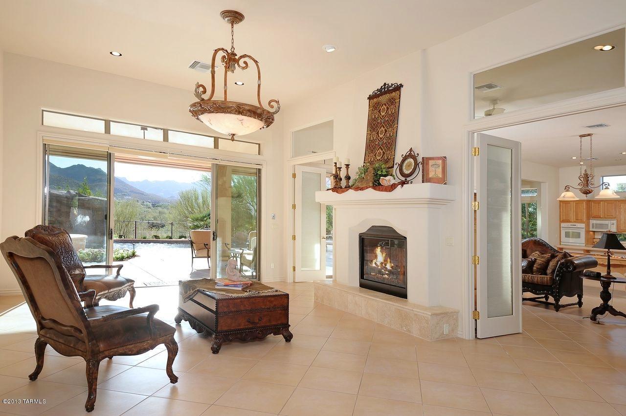 921 N Circulo Zagala