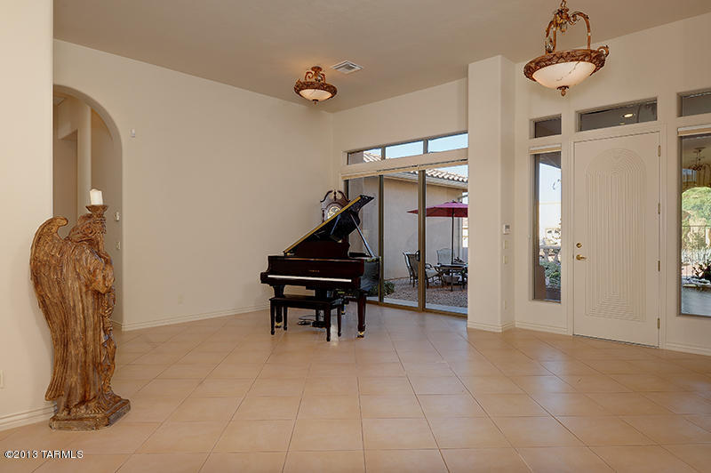 921 N Circulo Zagala