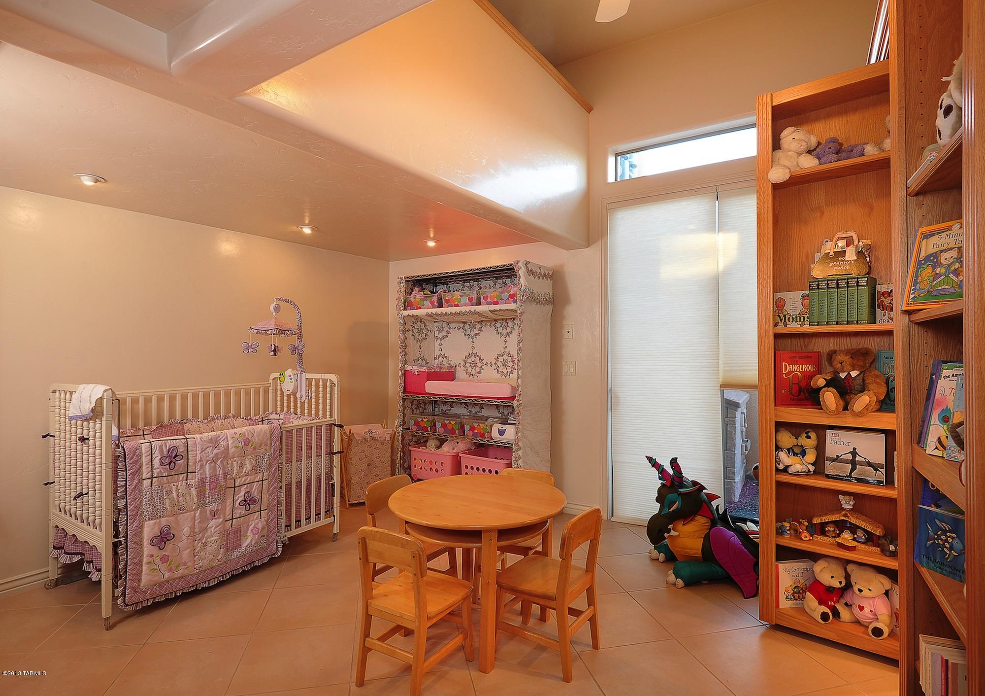 921 N Circulo Zagala