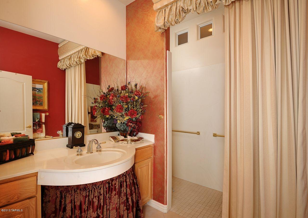 921 N Circulo Zagala