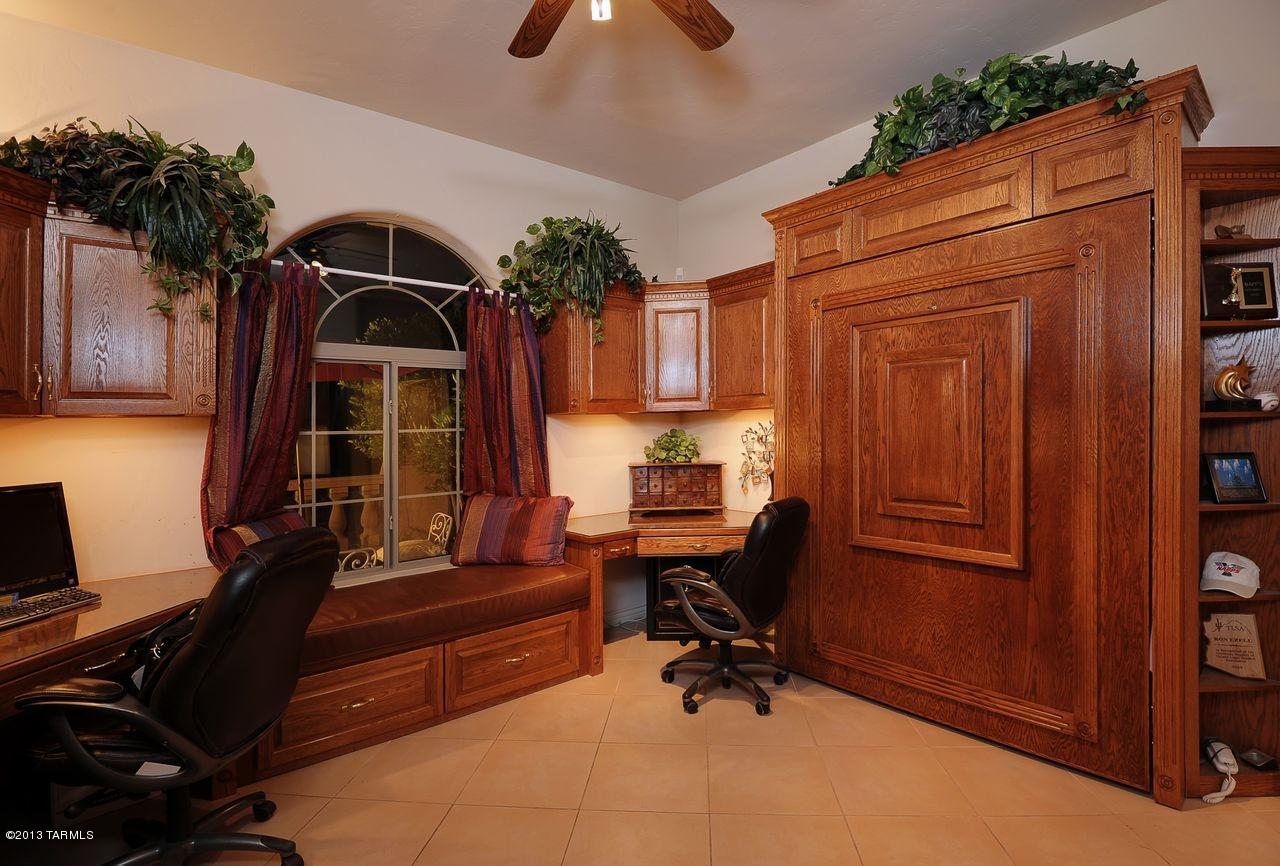 921 N Circulo Zagala