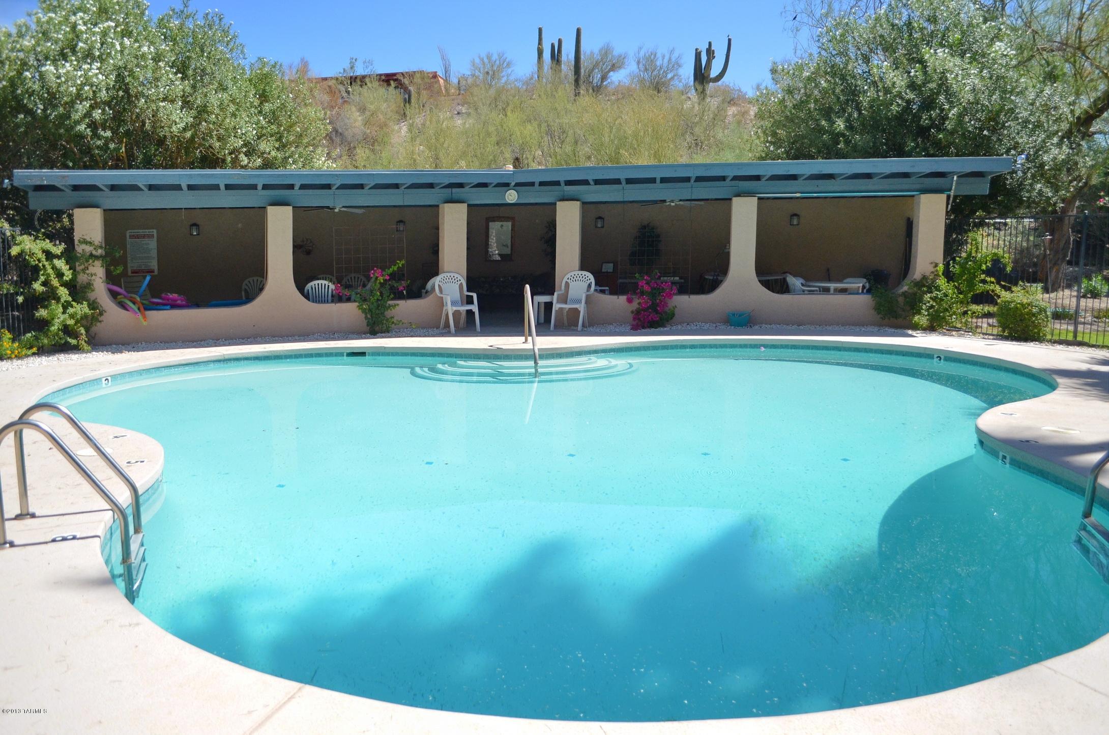 4712 N Calle Lampara