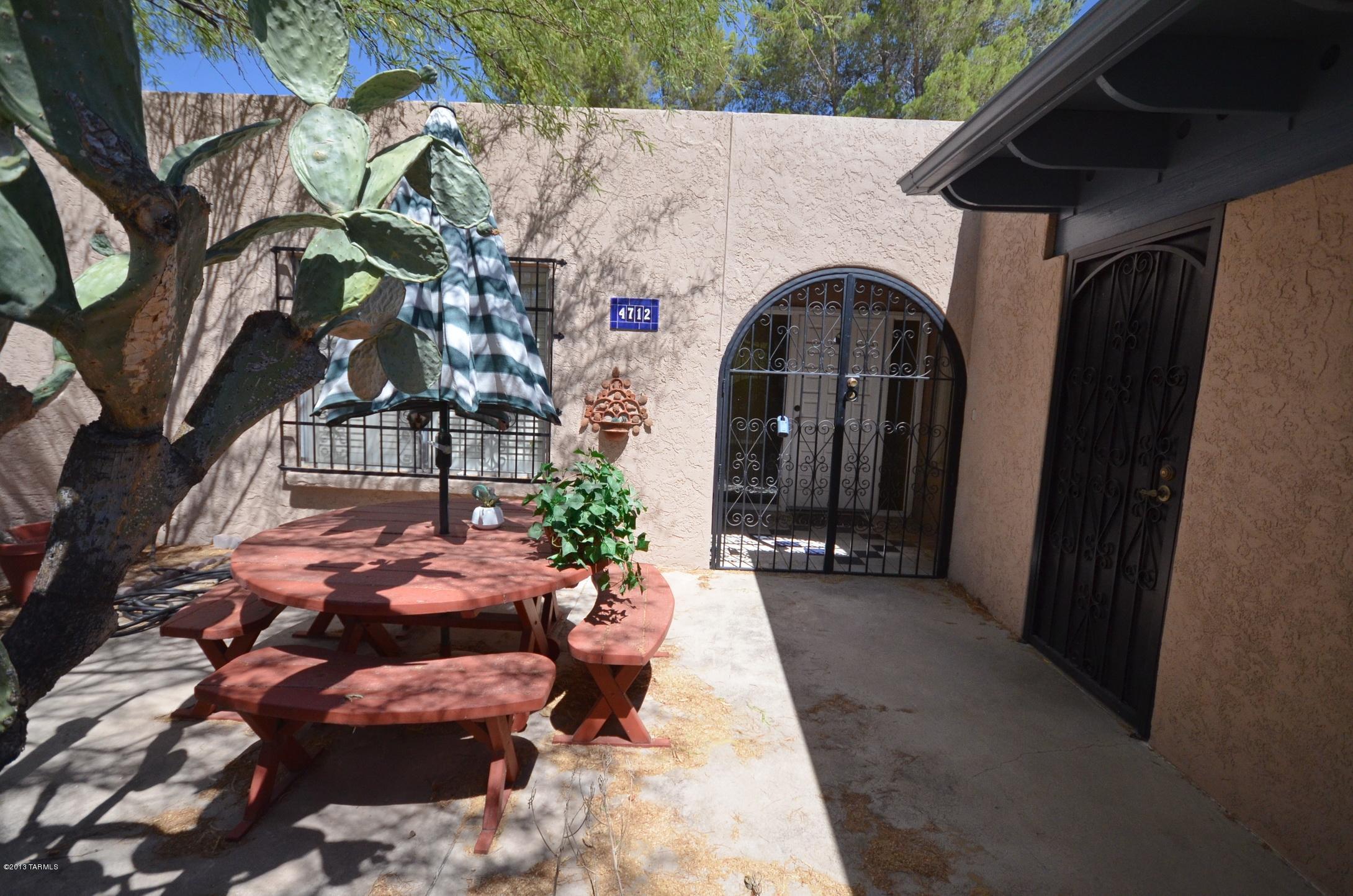 4712 N Calle Lampara