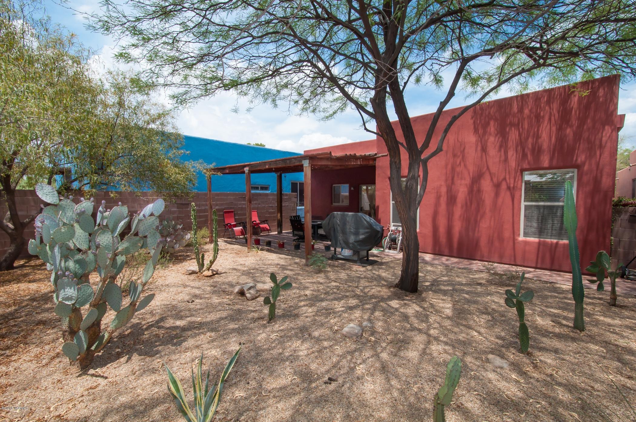 3846 N Vines End Place