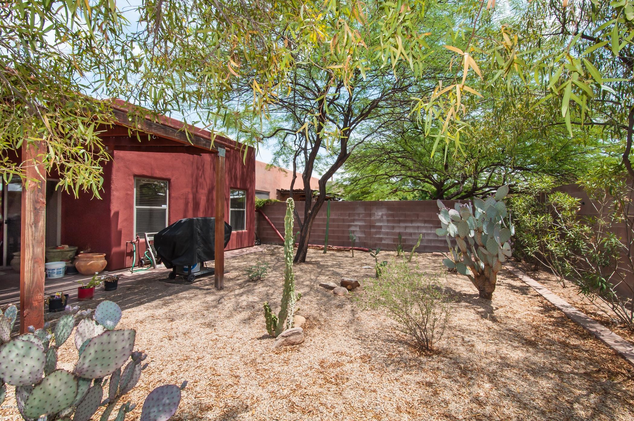 3846 N Vines End Place