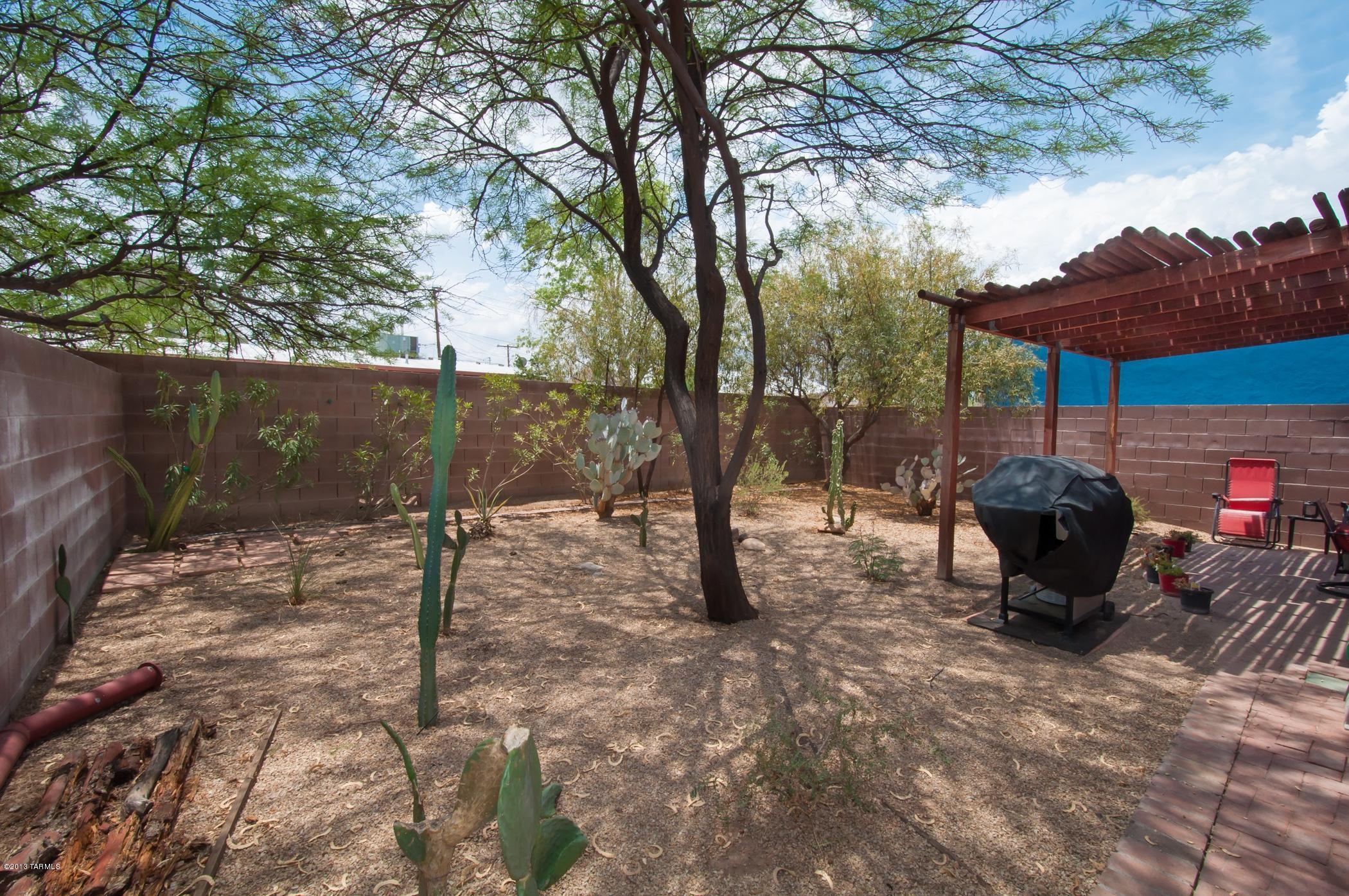 3846 N Vines End Place