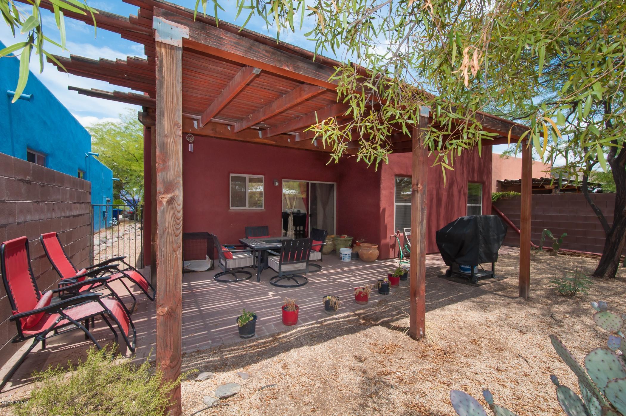 3846 N Vines End Place