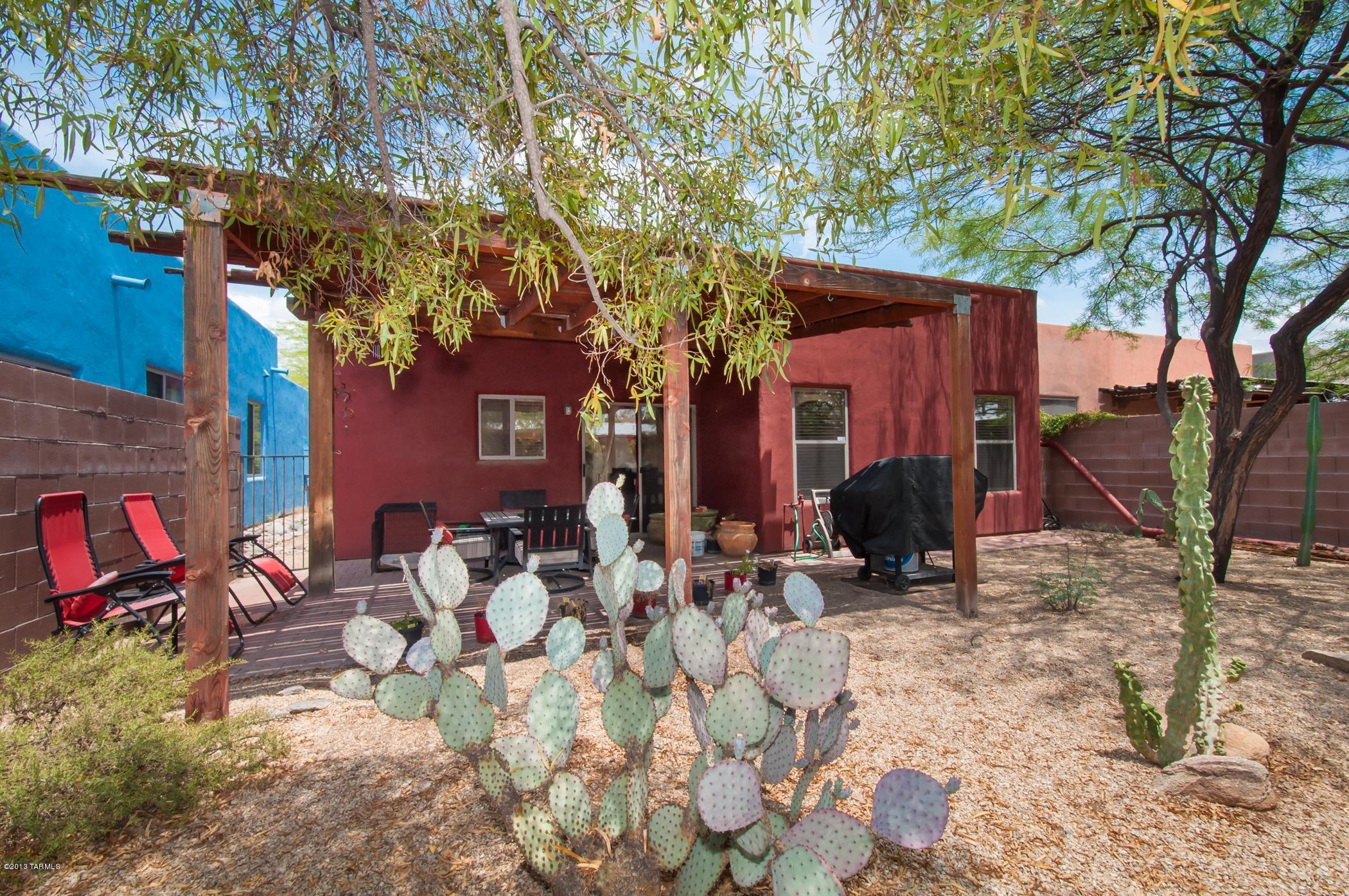 3846 N Vines End Place