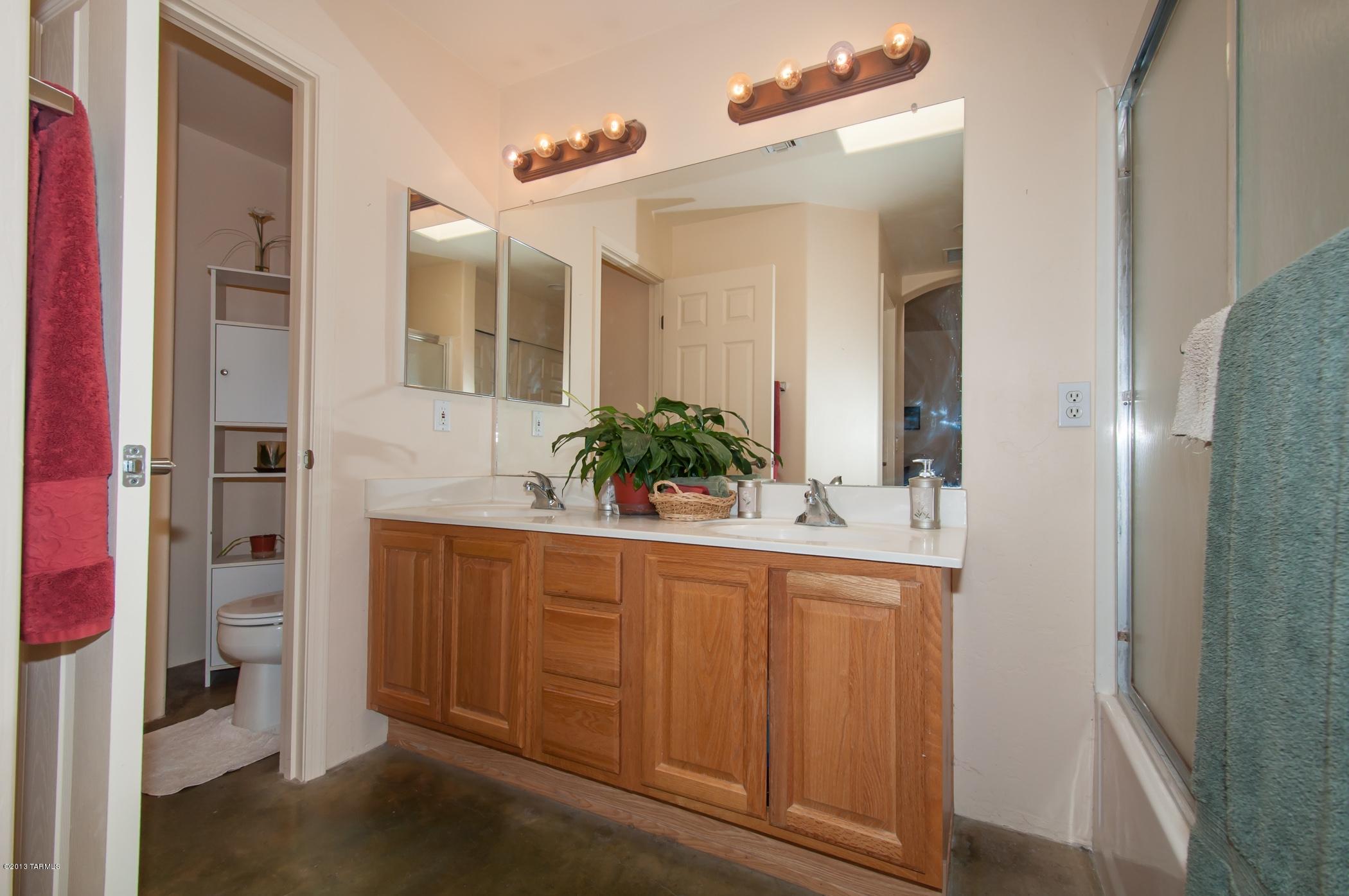 3846 N Vines End Place