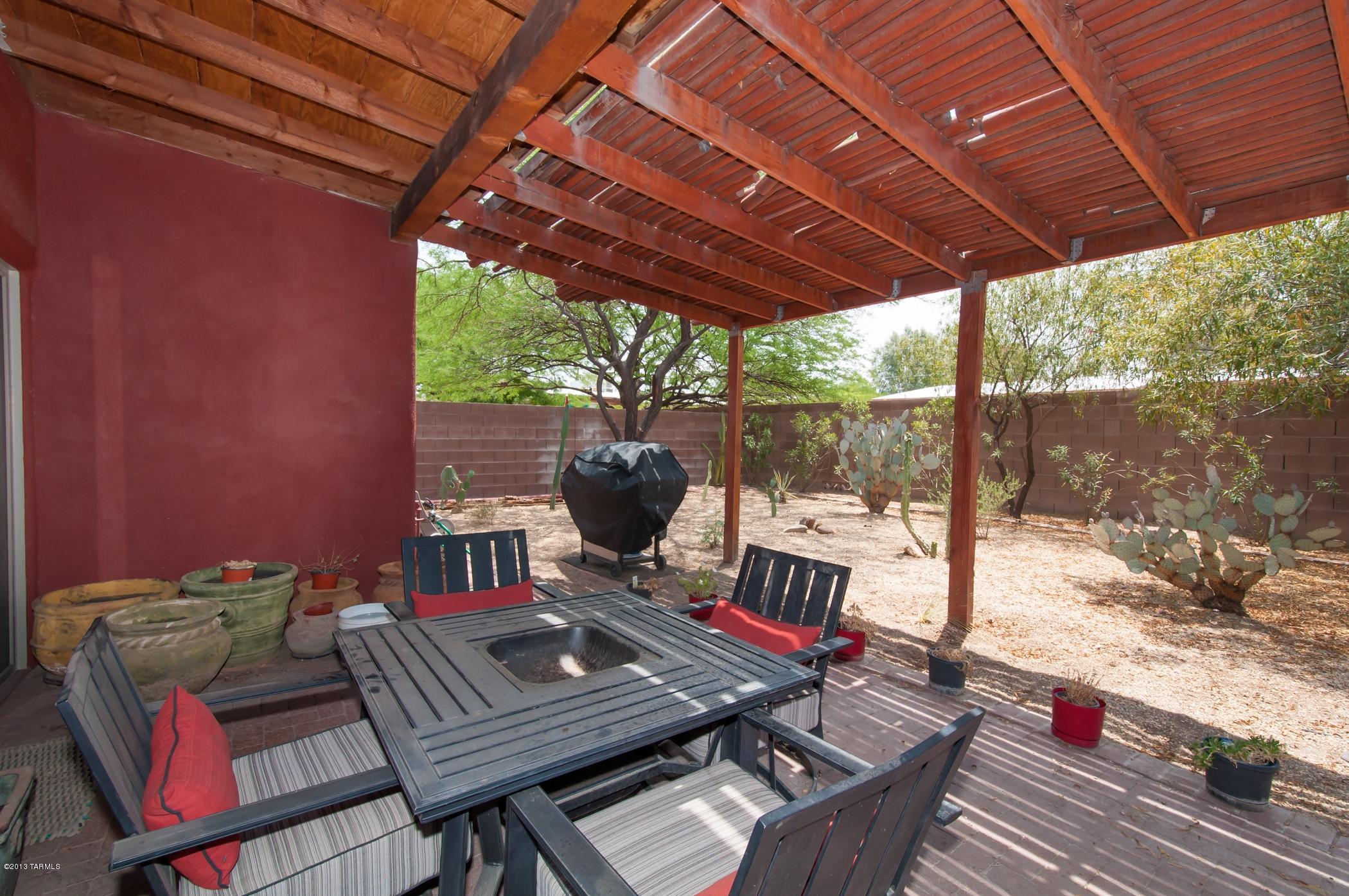 3846 N Vines End Place