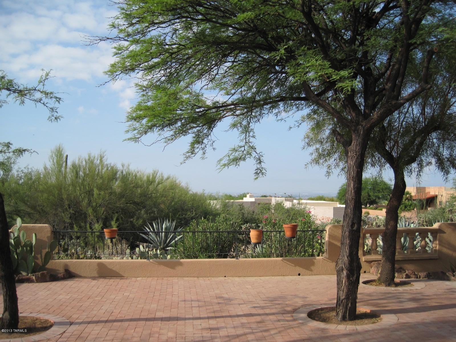 6726 N Chapultapec Circle