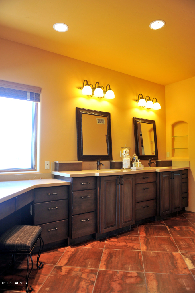 2670 W Cougar Canyon Trail