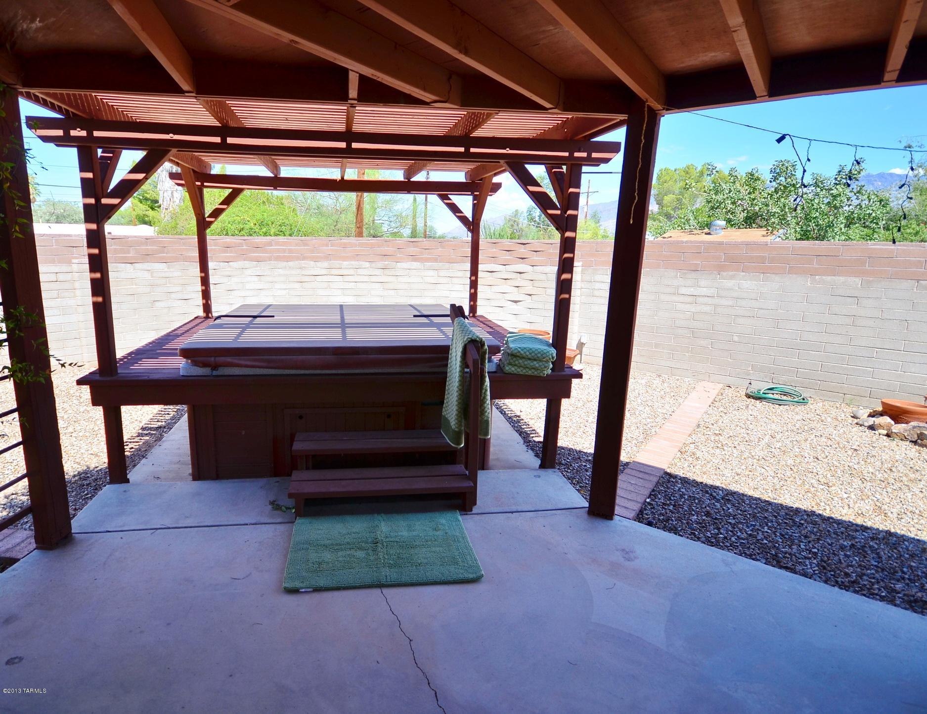 6015 E Hampton Street