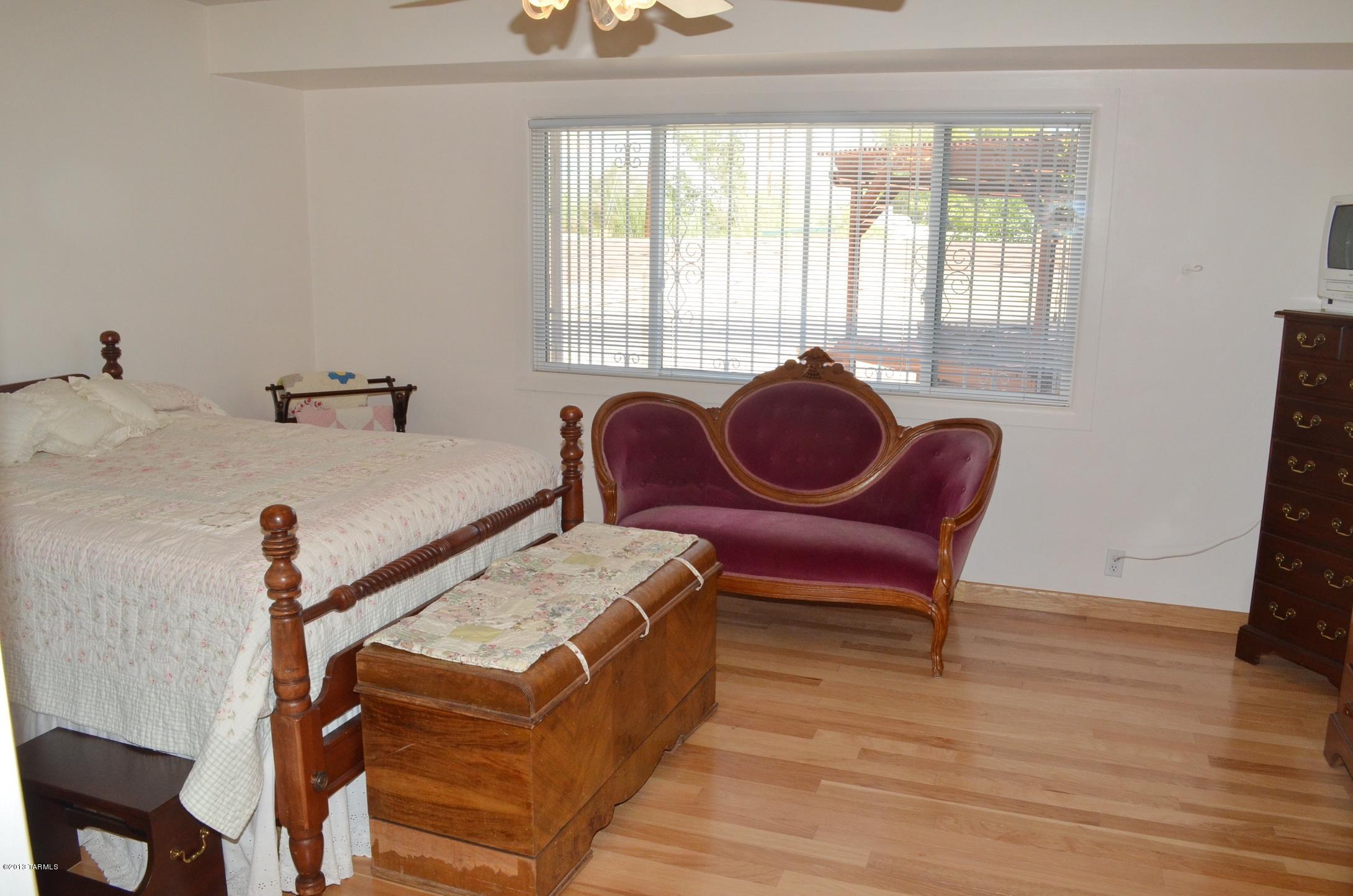 6015 E Hampton Street