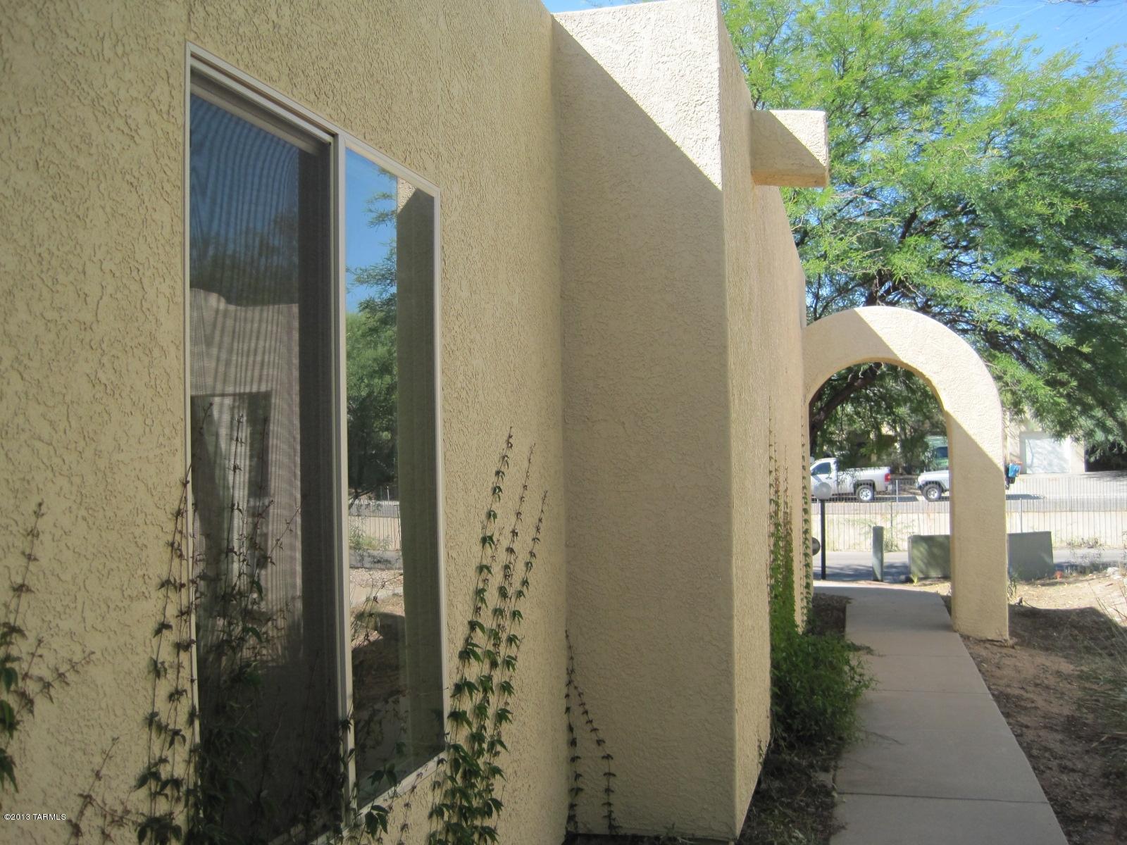 1936 N Frances Boulevard