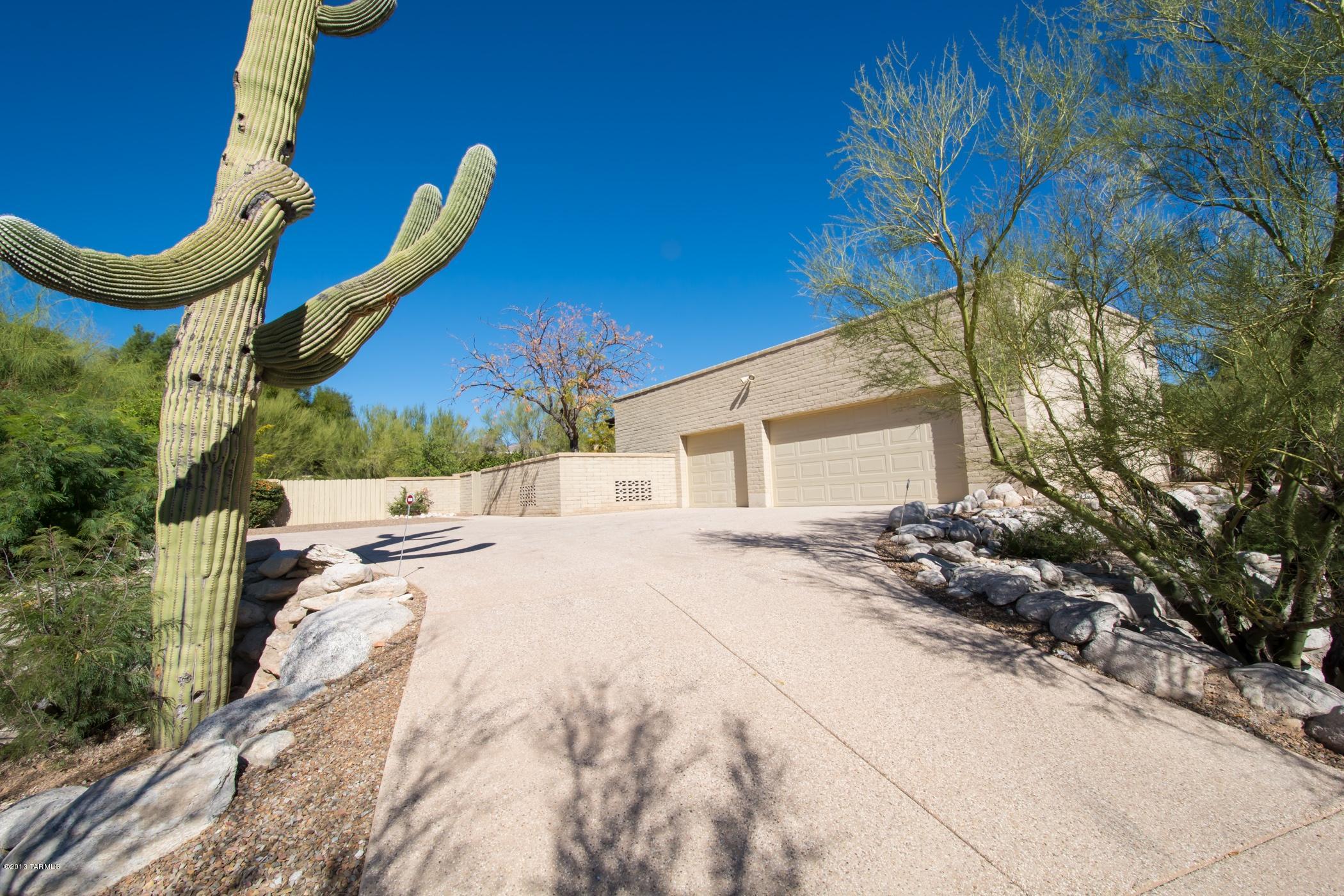 8421 E Fernhill Drive