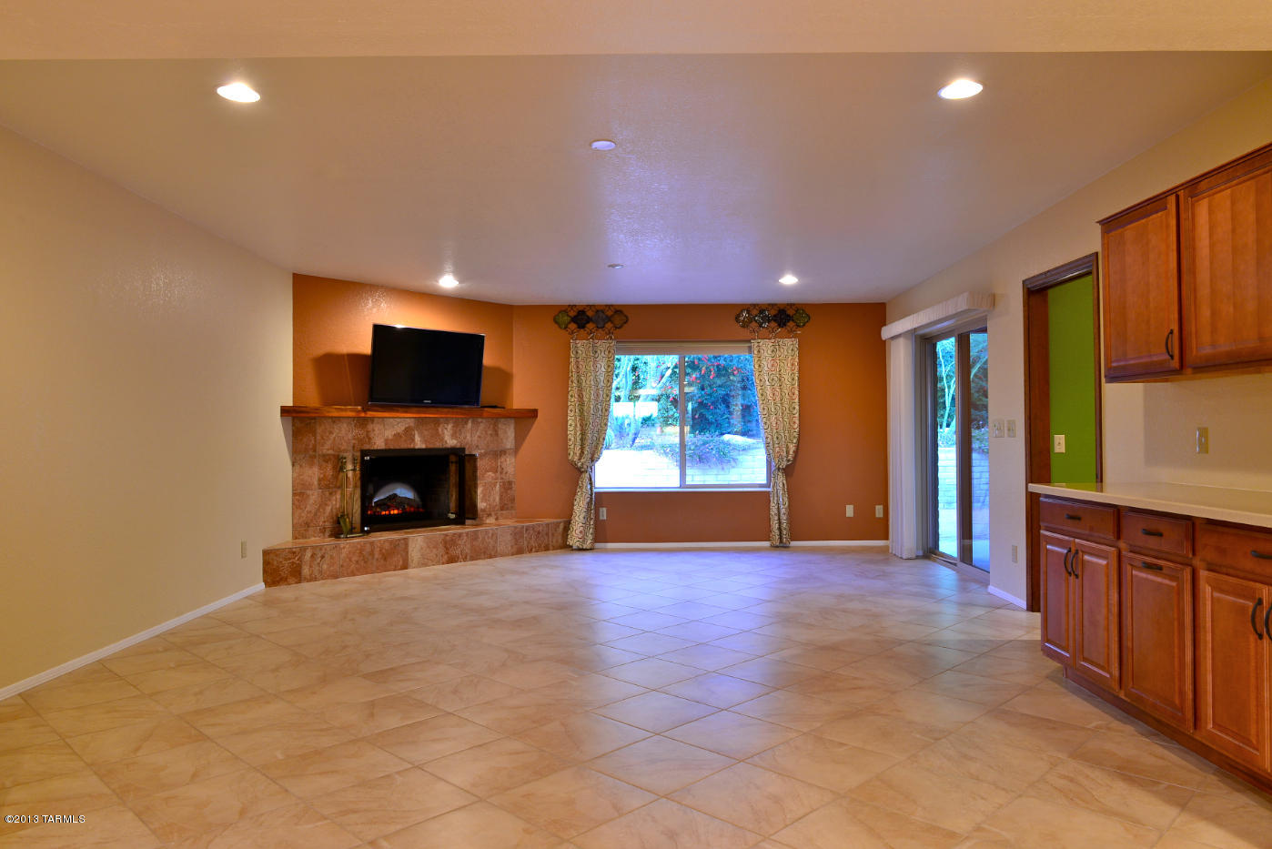 8421 E Fernhill Drive