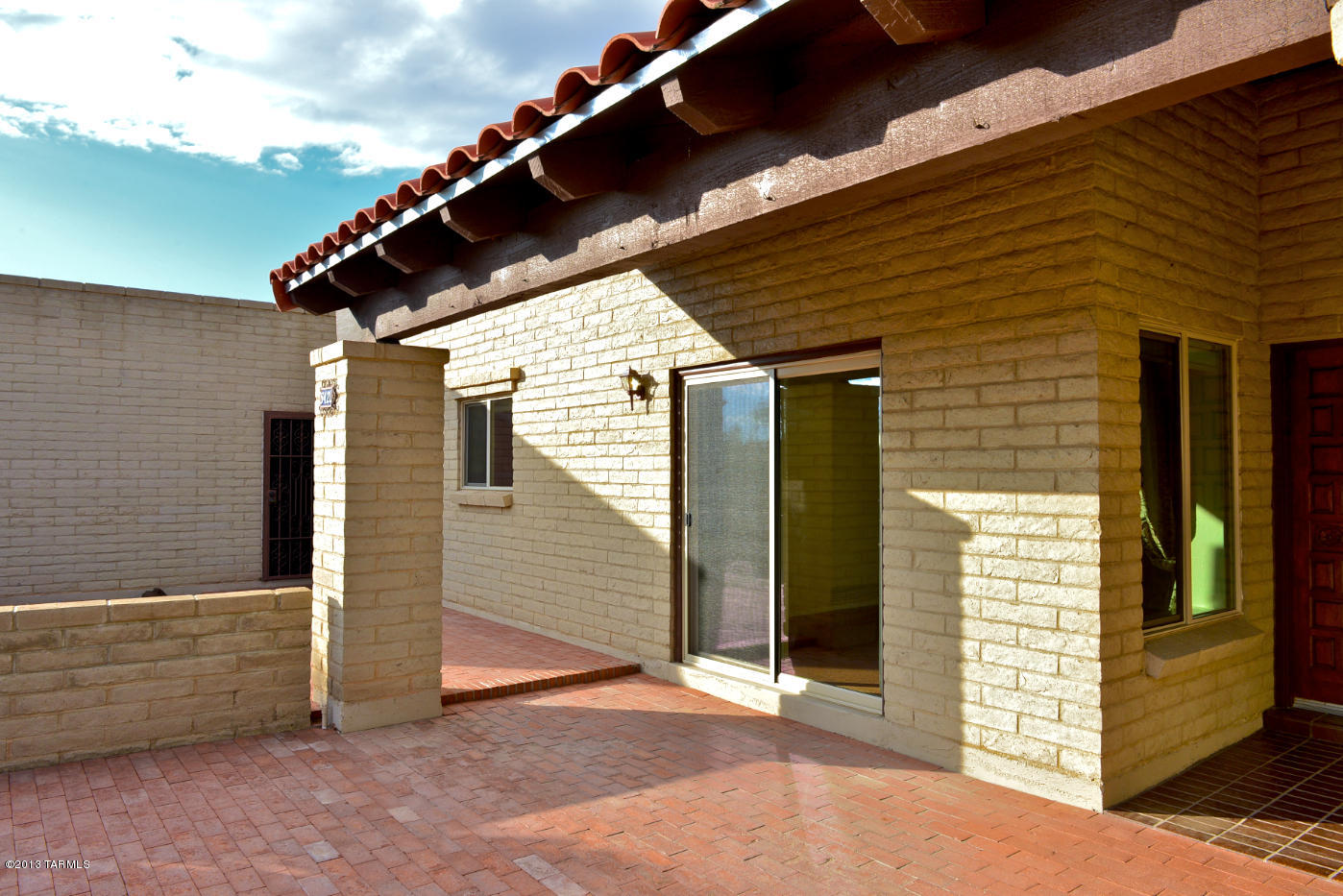 8421 E Fernhill Drive