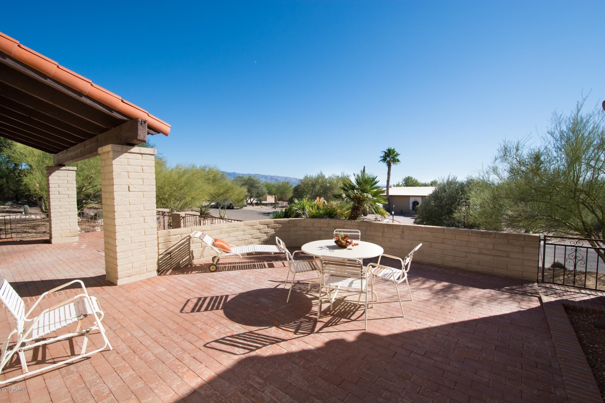 8421 E Fernhill Drive