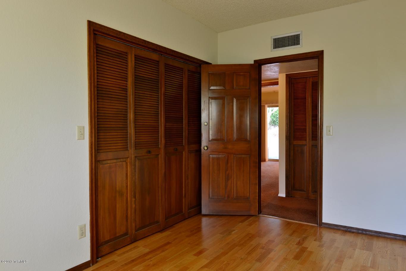 8421 E Fernhill Drive