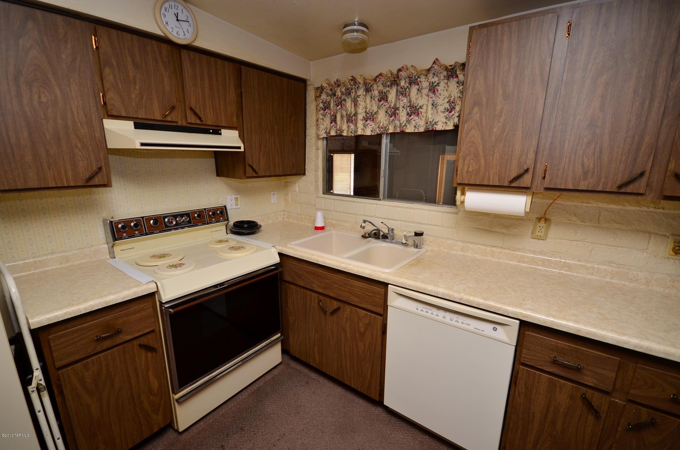 8901 N Calle Loma Linda