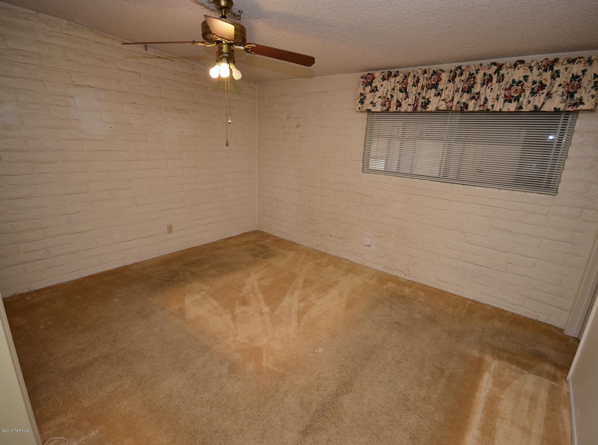 8901 N Calle Loma Linda