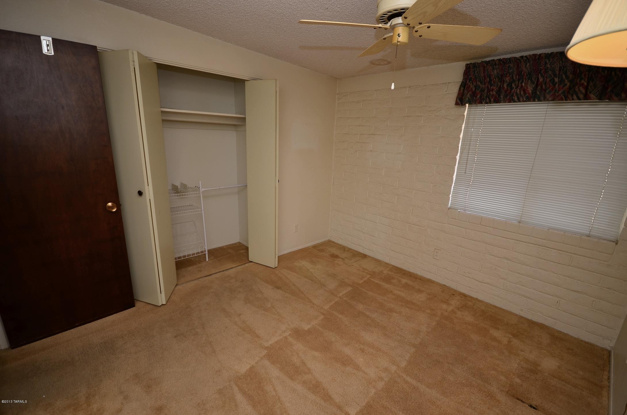 8901 N Calle Loma Linda