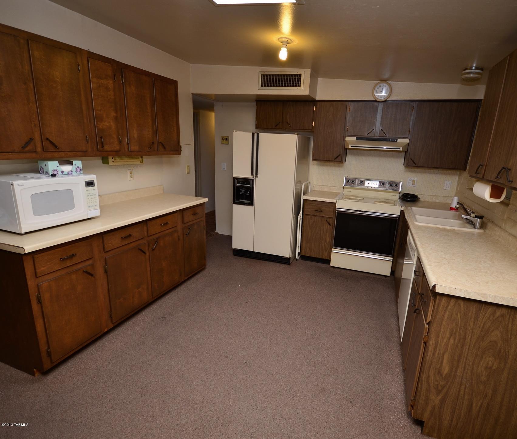 8901 N Calle Loma Linda