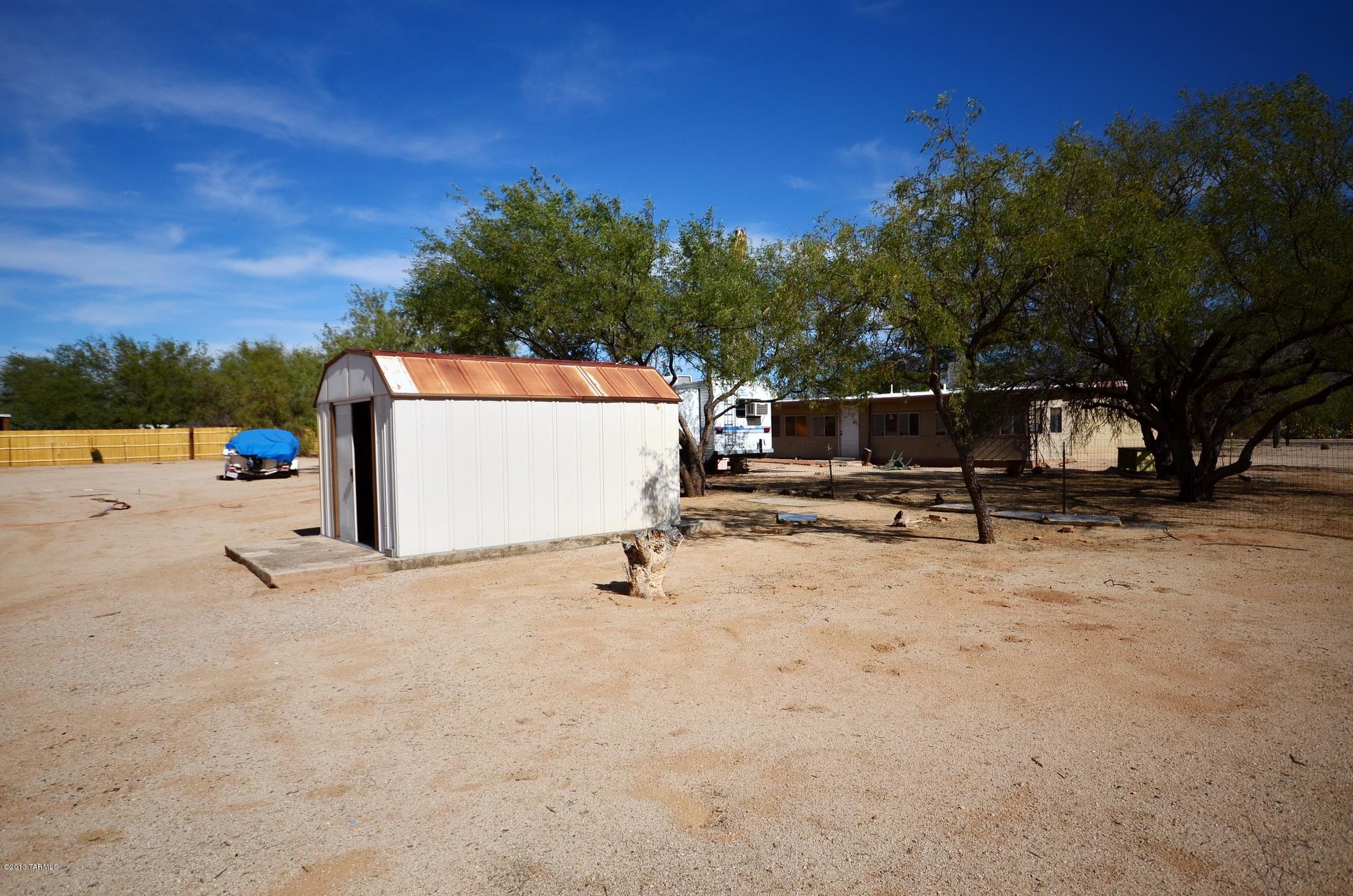 8901 N Calle Loma Linda