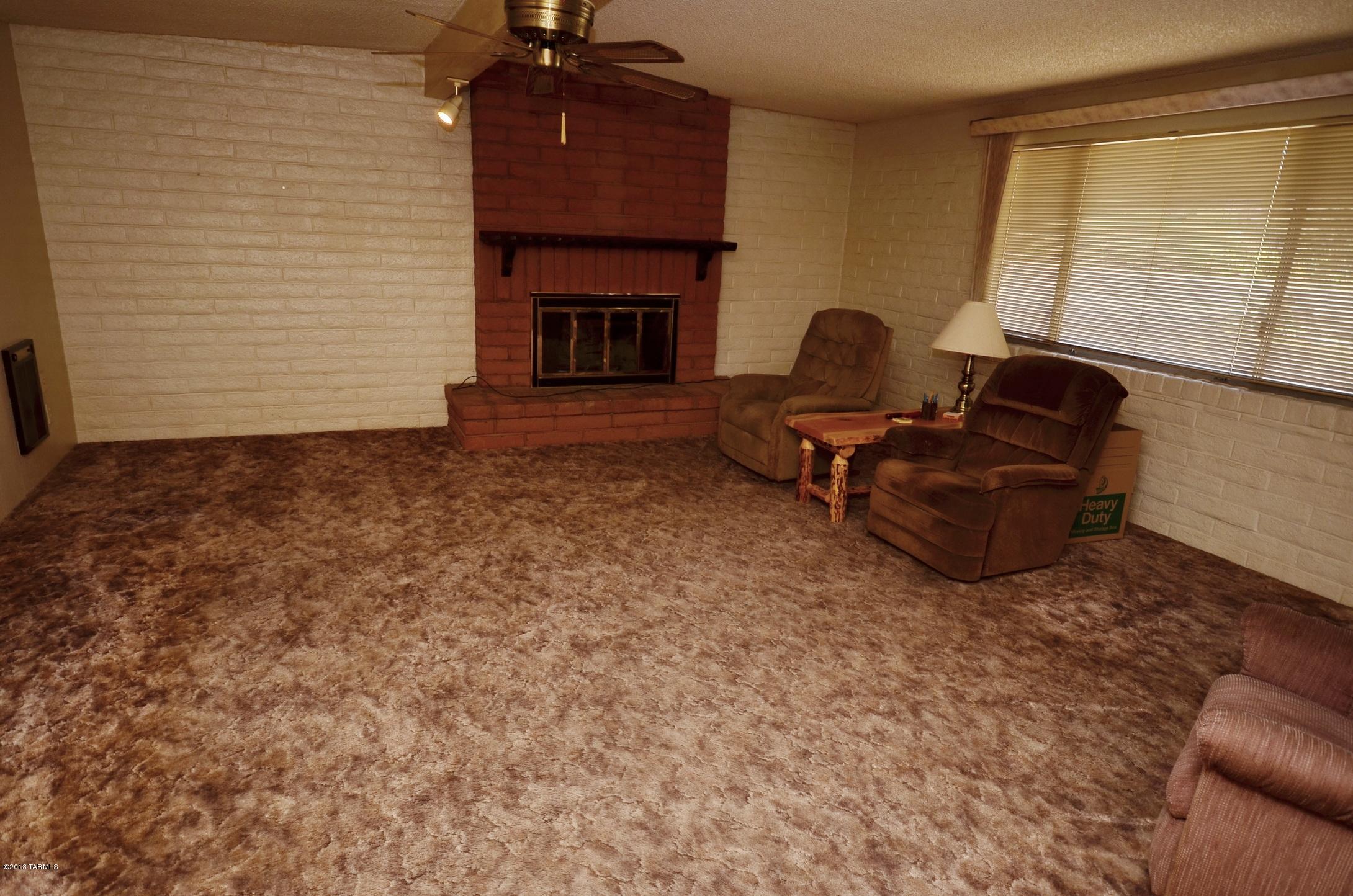 8901 N Calle Loma Linda