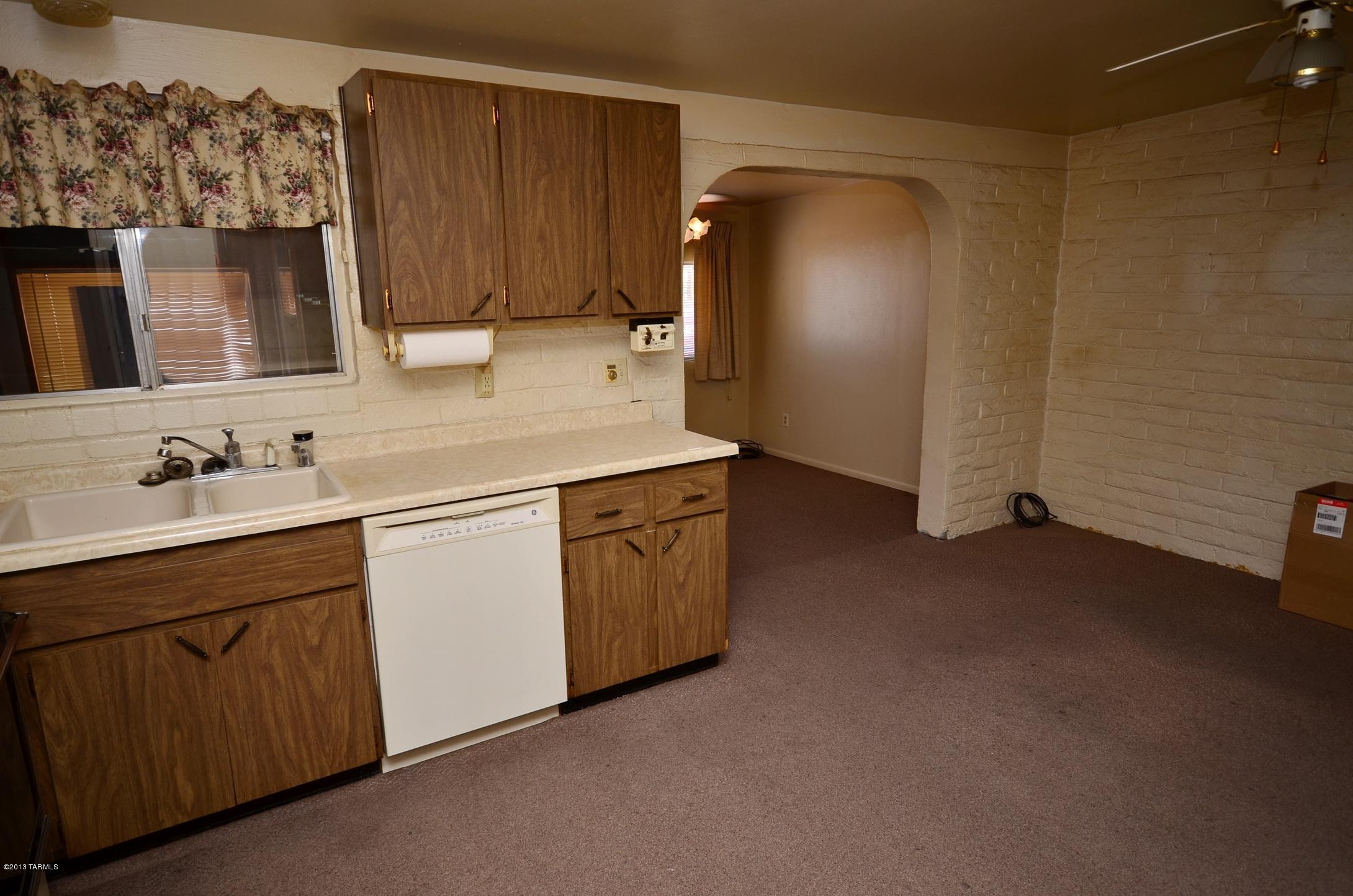 8901 N Calle Loma Linda