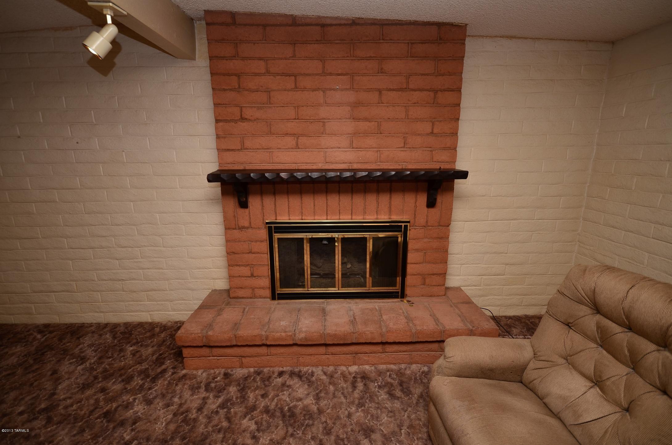 8901 N Calle Loma Linda