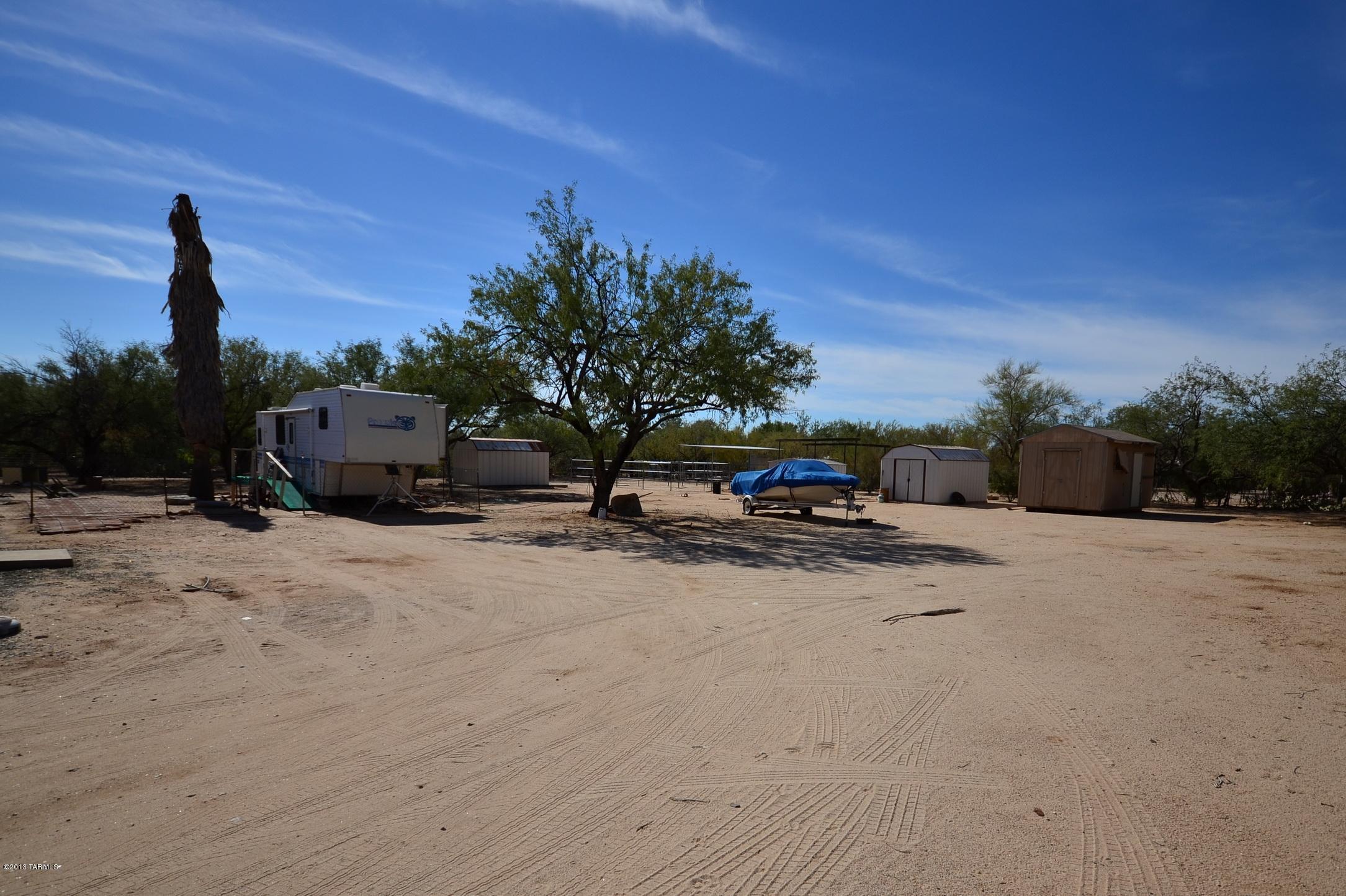 8901 N Calle Loma Linda