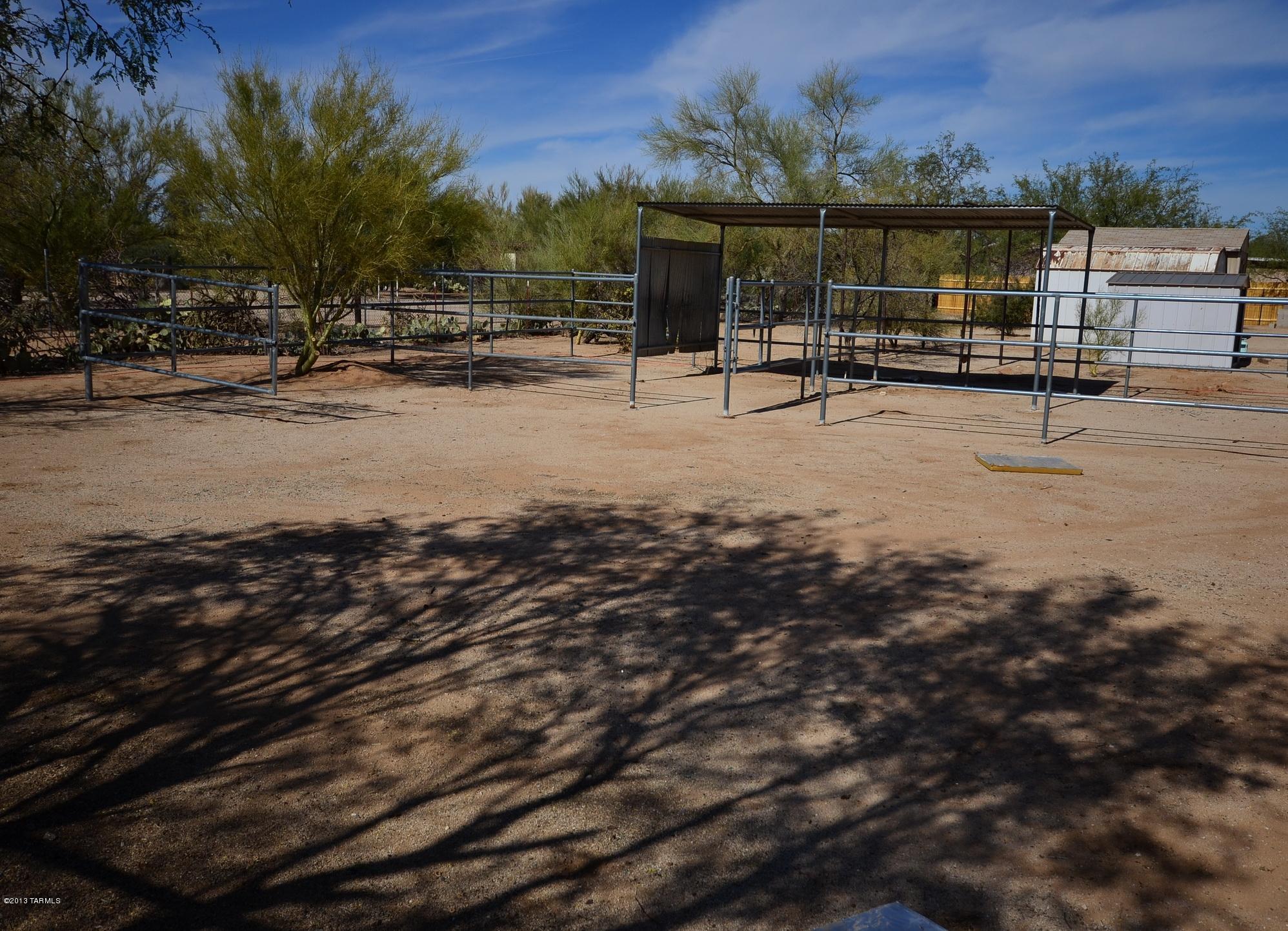 8901 N Calle Loma Linda