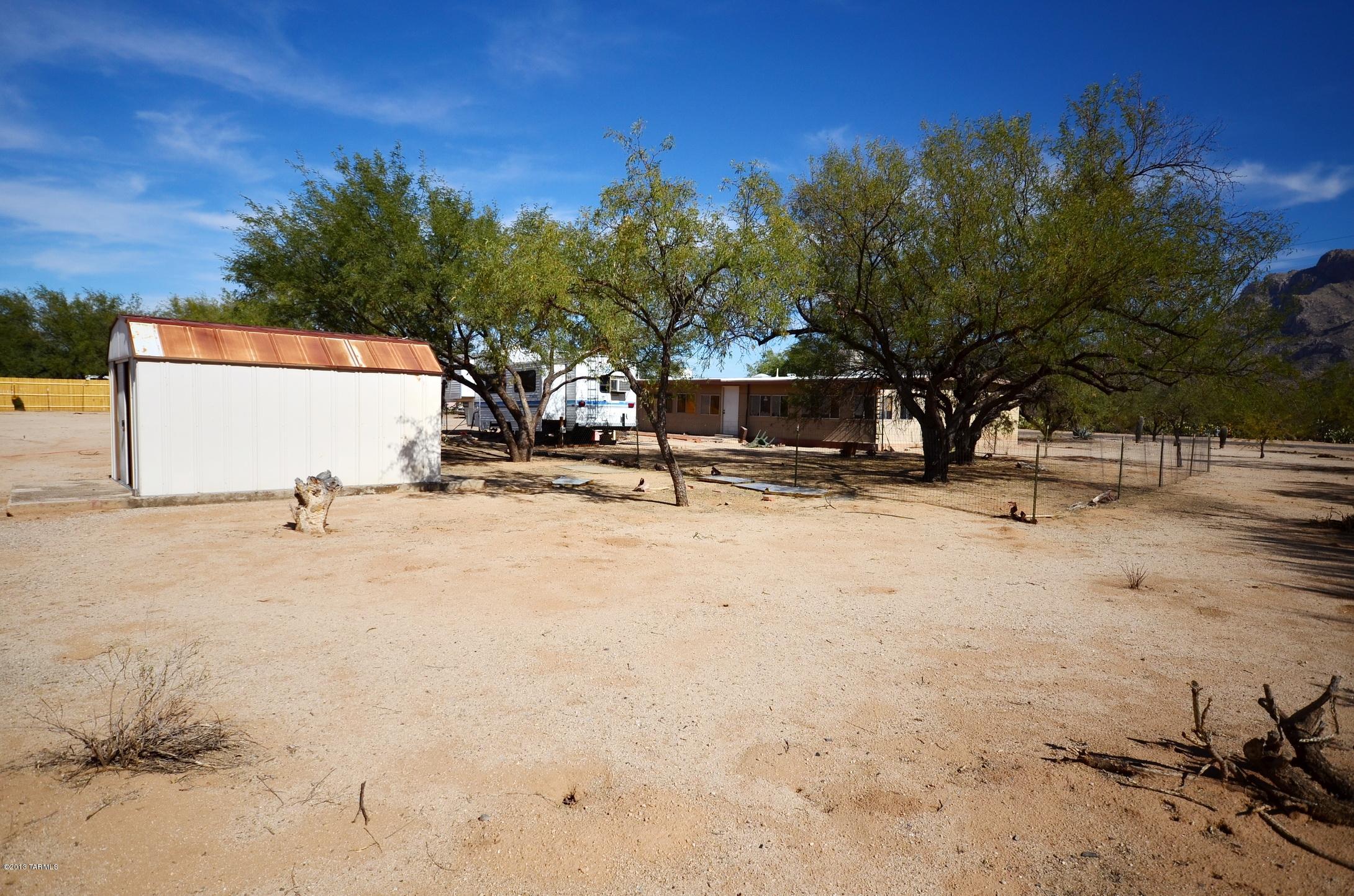 8901 N Calle Loma Linda